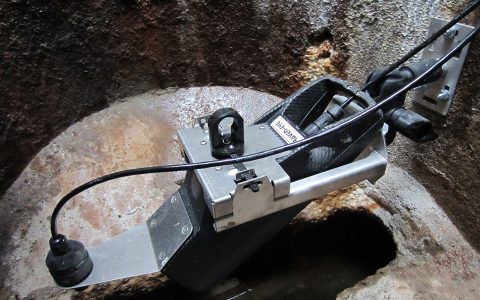 RAVEN-EYE-odprtina-v-cevi